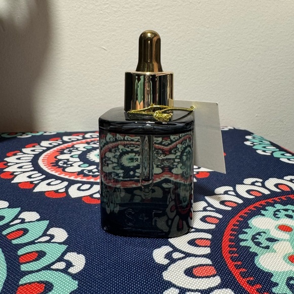 Coastal Cashmere Eau de Parfum Oil - Picture 2 of 2